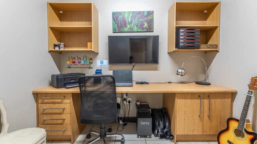 5 Bedroom Property for Sale in Parklands Western Cape